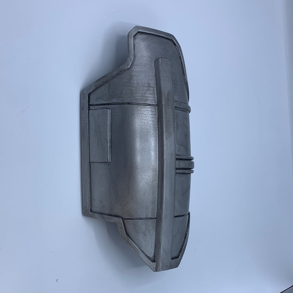Din Djarin right leg armor