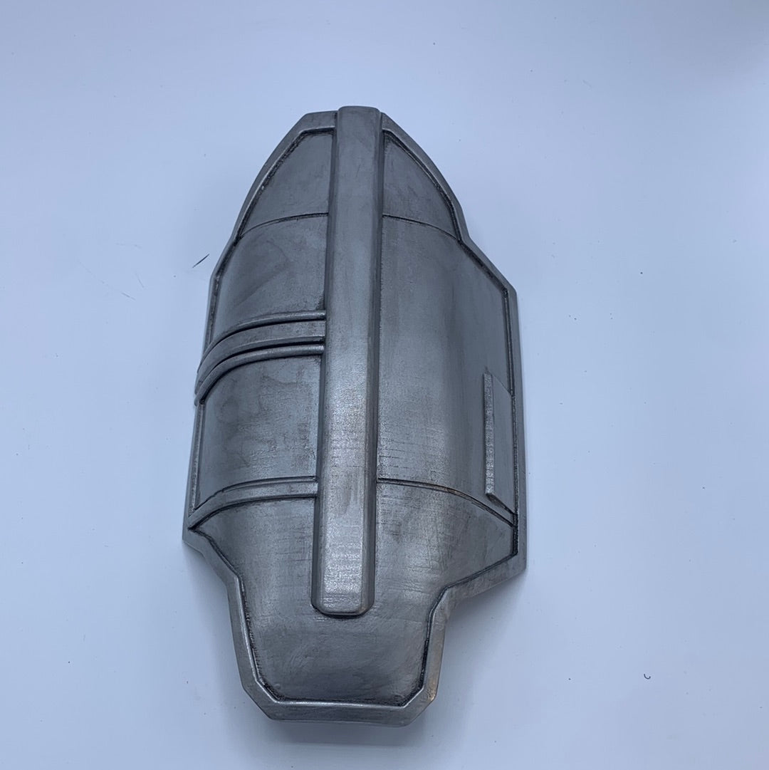 Din Djarin right leg armor