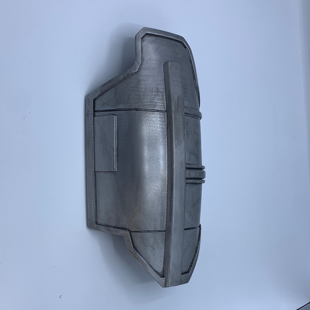 Din Djarin right leg armor