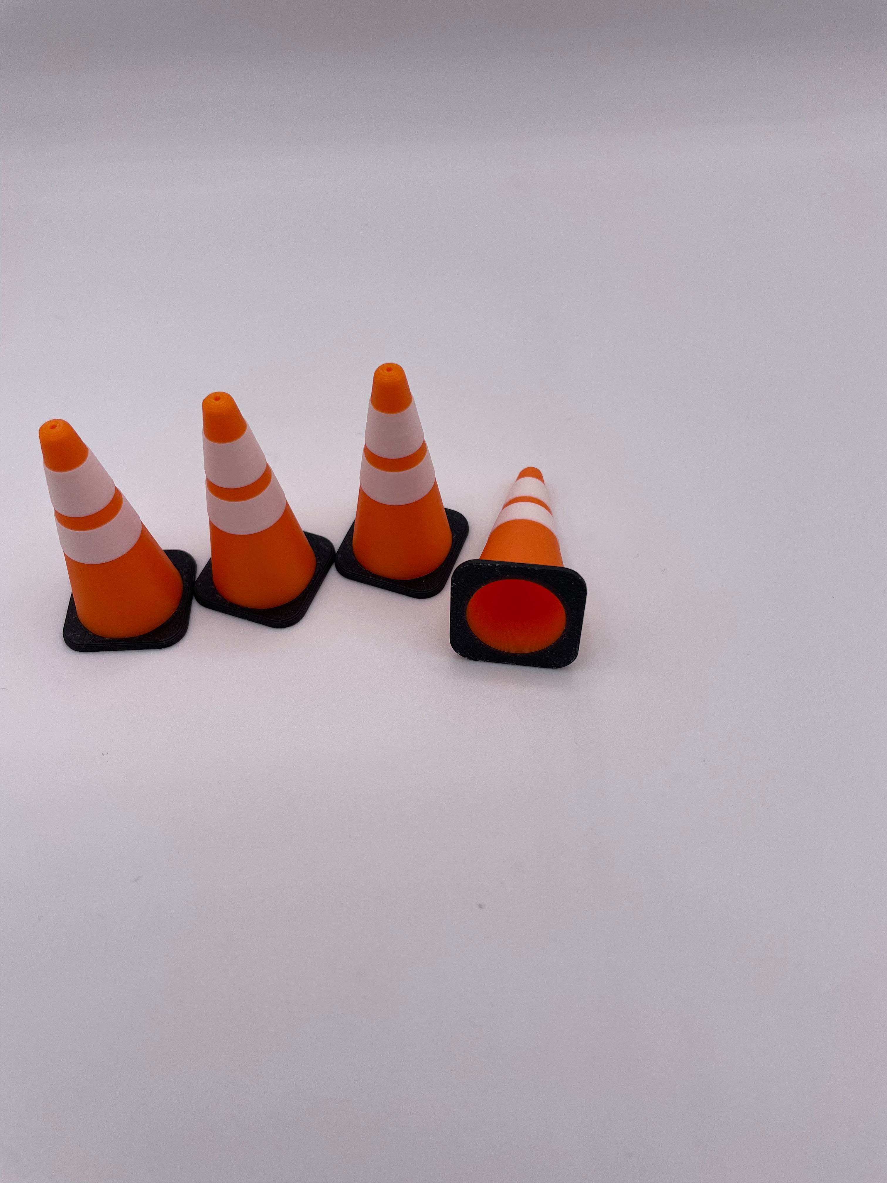1/18 traffic cone diorama